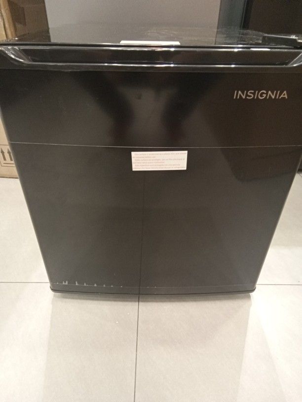 Insignia 1.7 Cu Ft Refrigerator