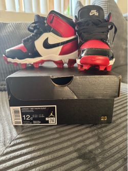 Baseball cleats