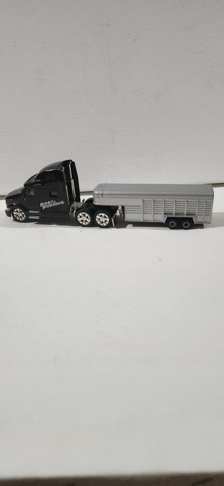 Peterbilt 387 truck Black Die Cast with Ertl Diecast all metal horse trailer