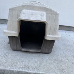 Petmate Cat Or Dog House 