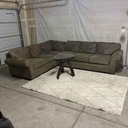 Large Brown 2PC Sectional – Super Comfortable