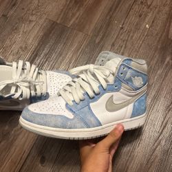 Jordan 1 Hyper Royal Size 8