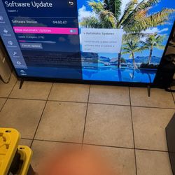 70” Lg Smart Tv With Remote 