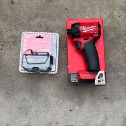 Milwaukee 1/4” Impact With 5 Amp Battery 