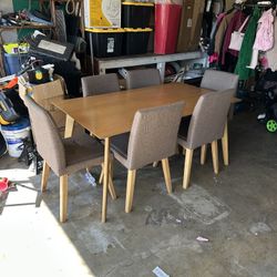 Dining Room Table Like New!