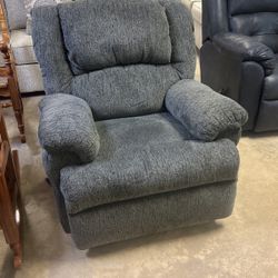 New recliner $400