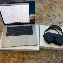 MacBook 2023 16 in And AirPod Pro Max 