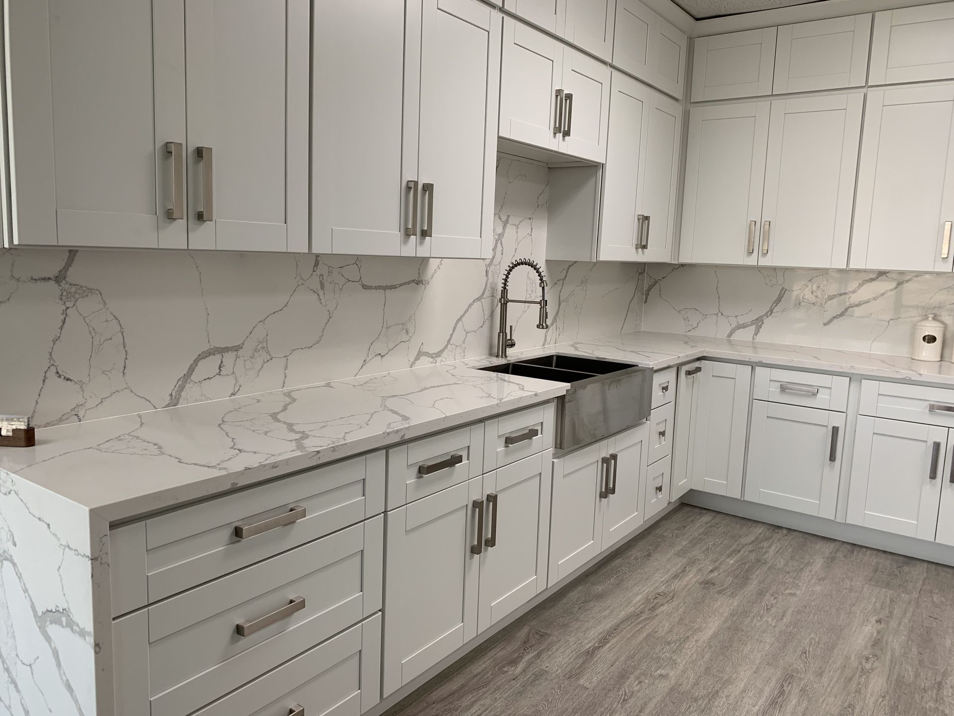 Kitchen Solid Wood Cabinetry Quartz Counter Tops Warehouse