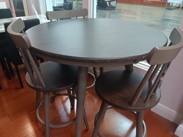 *Manager's Special!!!* Counter Height Sorrento Dining Table Sets W/4 Swivel Chairs Now $299!!! Delivery/Store Pickup Available🫡