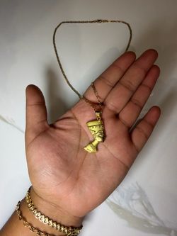 19” 14K Gold Nefertiti Pendant Fígaro Chain