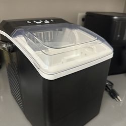 Like New Nugget Ice Maker