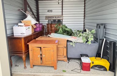 Auction Unit 499 1/10 - Farmhouse Furniture & Décor Unit — Cabinets, Sofa, Décor & More