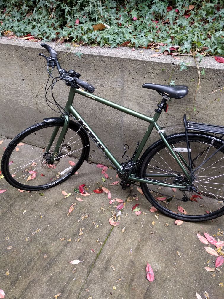 2015 Kona Dew Plus 61cm Disc Brakes Rack and Fenders for Sale in