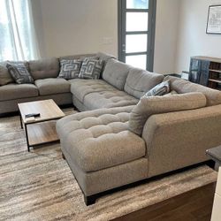 Beautiful Gray Sectional Couch 