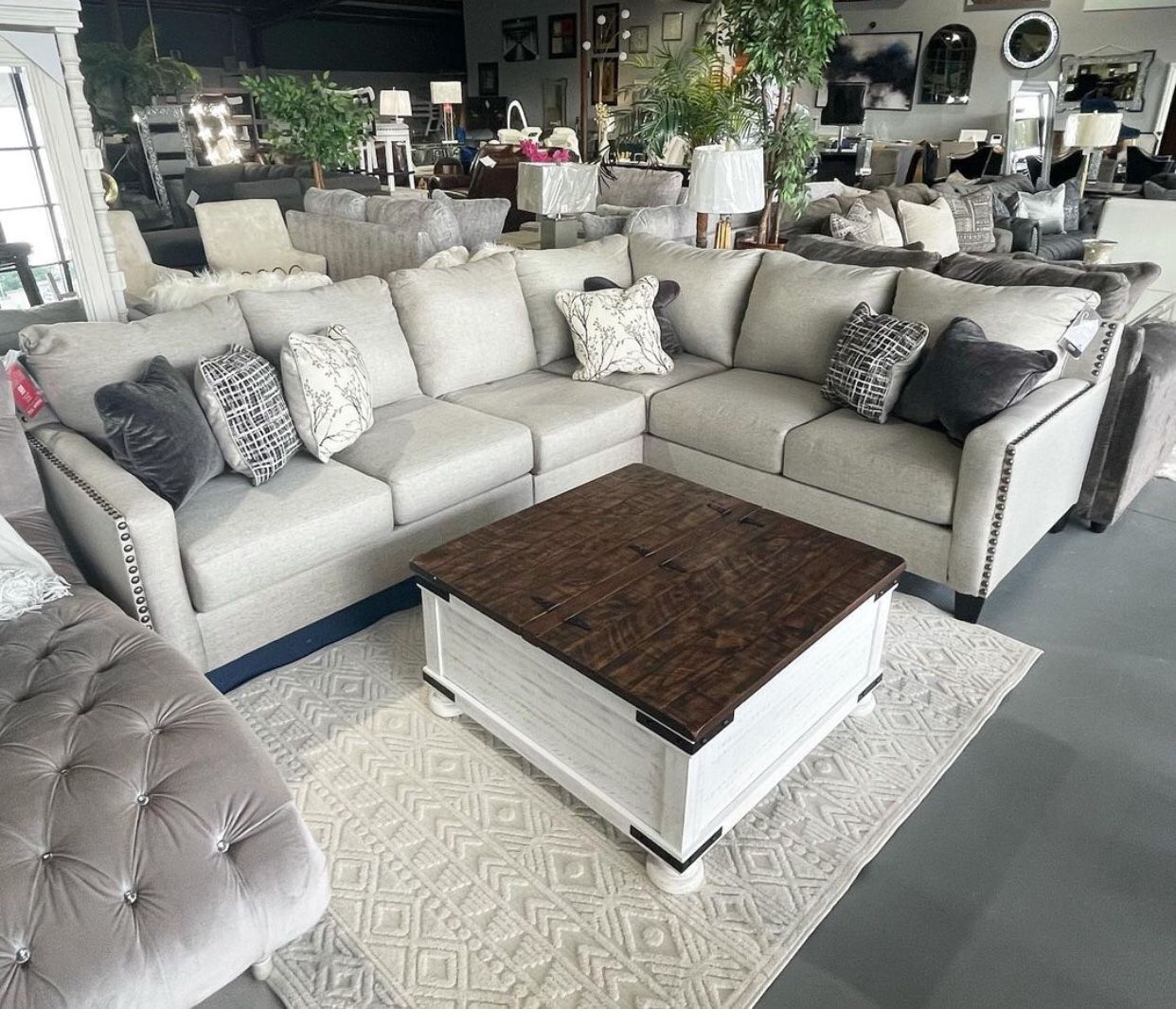 Modern L Shape Contemporary Off Gray Couch Sectionalπ Showroom Available β
Fastest Delivery π