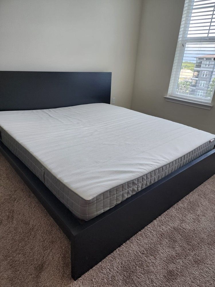 Bed & Foam Mattress