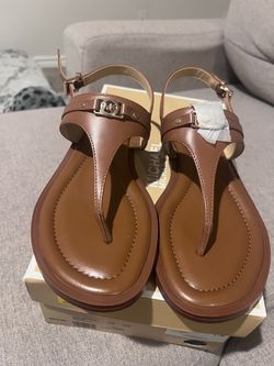 Michael Kors Mandy Thong Sandals Size 7