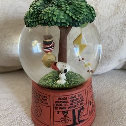HALLMARK Peanuts Collectible Snow Globe Charlie Brown Kite Snoopy Tree