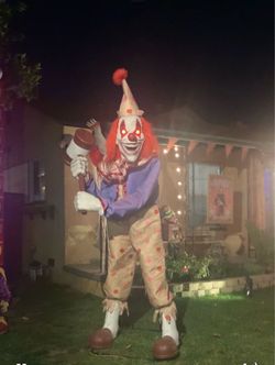 8.5” GIANT CARNIVAL CARL Animatronic