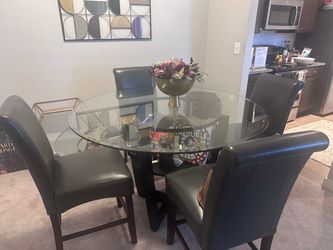 Table + 4 Chairs