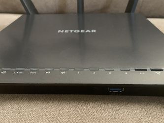 NETGEAR WIFI ROUTER (nighthawk R7000)
