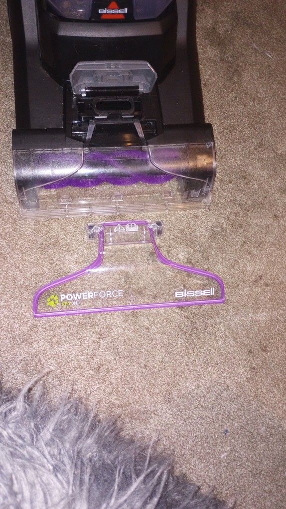 Brand New Bissell Carpet Shampooer... Half Priced!!!!!