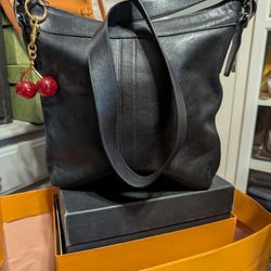 Vintage Coach Black Leather Crossbody 