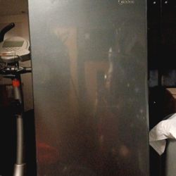 Mini refrigerator 