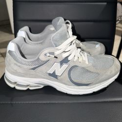 Grey new balance 2002r