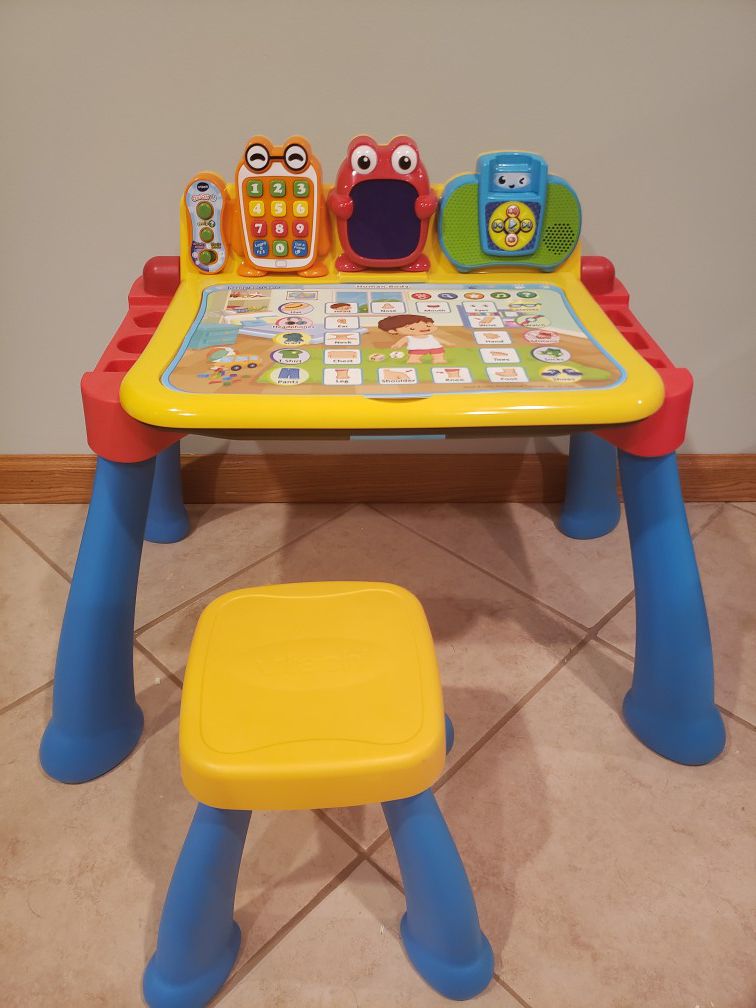 VTech Touch and Learn Activity Desk Delux