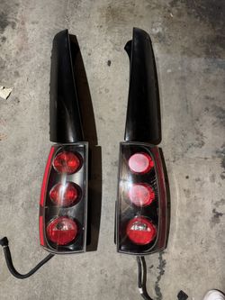 07-14 GMC Yukon Taillights