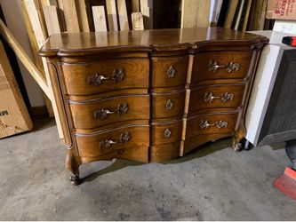 Wooden Dressers Kreiss