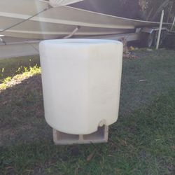 Basic Bait Well, Good Condition, Never Used .