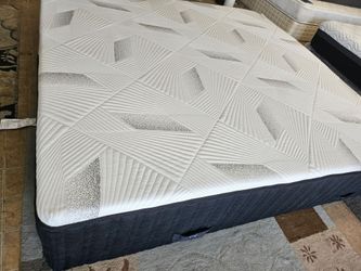 King Size Hybrid 14in
Excelente
conditions, 2026
380 dlls free
delivery mattress only