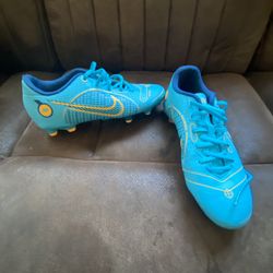 Nike Soccer Cleats Size 4.5