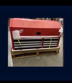 Milwaukee High Capacity 56 in. W x 22 in. D 8-Drawer Top Tool Chest. $600 Location: Arlington  Se Habla Español