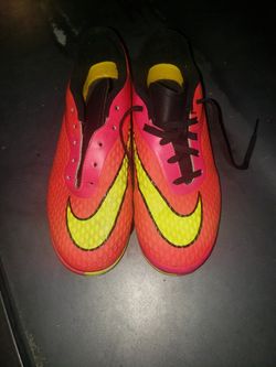 Nike Hypervenom Phelon IC Crimson Volt Size:5y