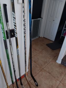 Hockey Sticks Left