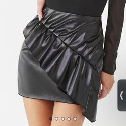 NEW (small) Faux Leather Ruffle Trim Skirt (nwt)!!