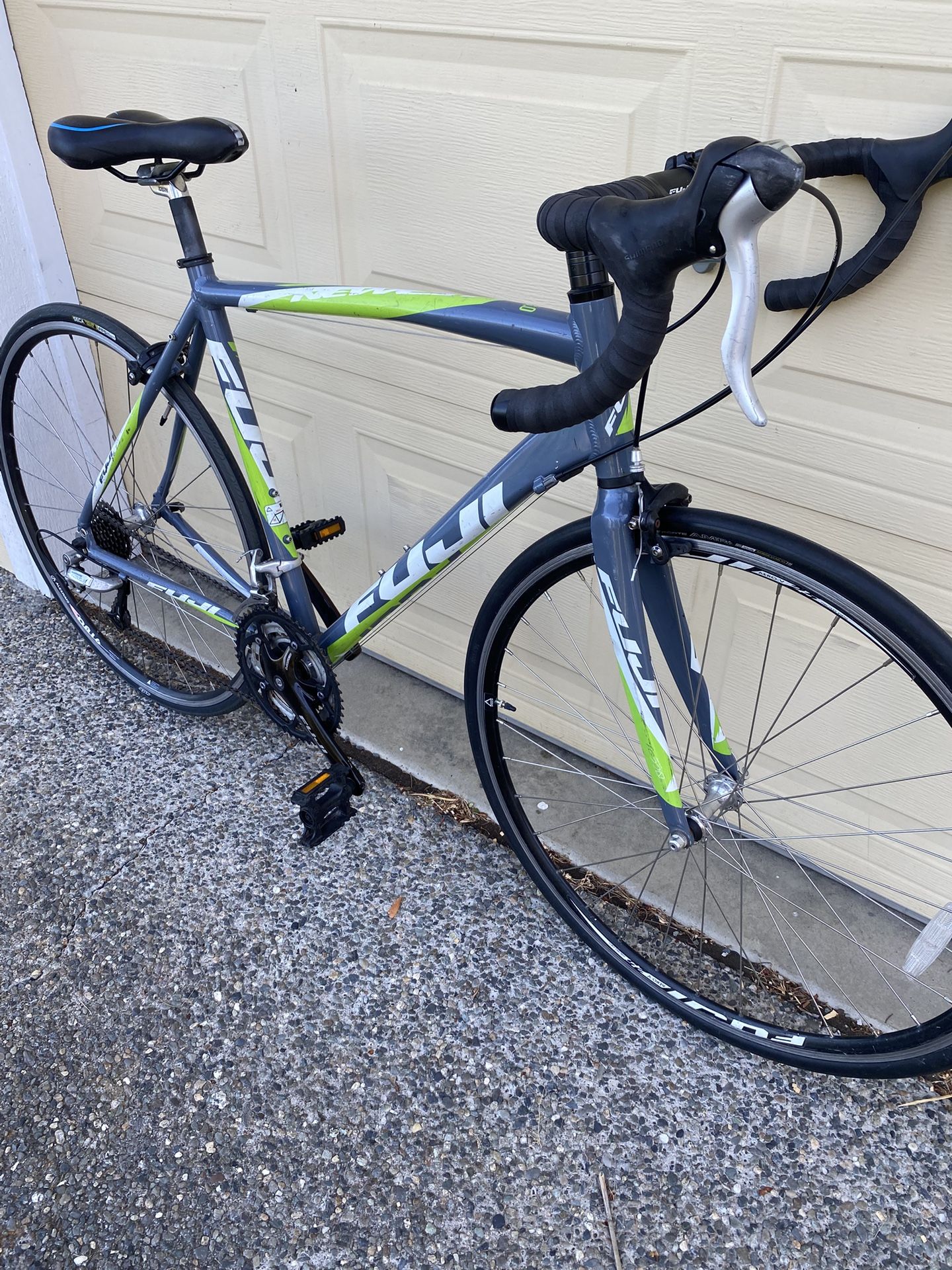Road Bike Fuji Absolute 54cm