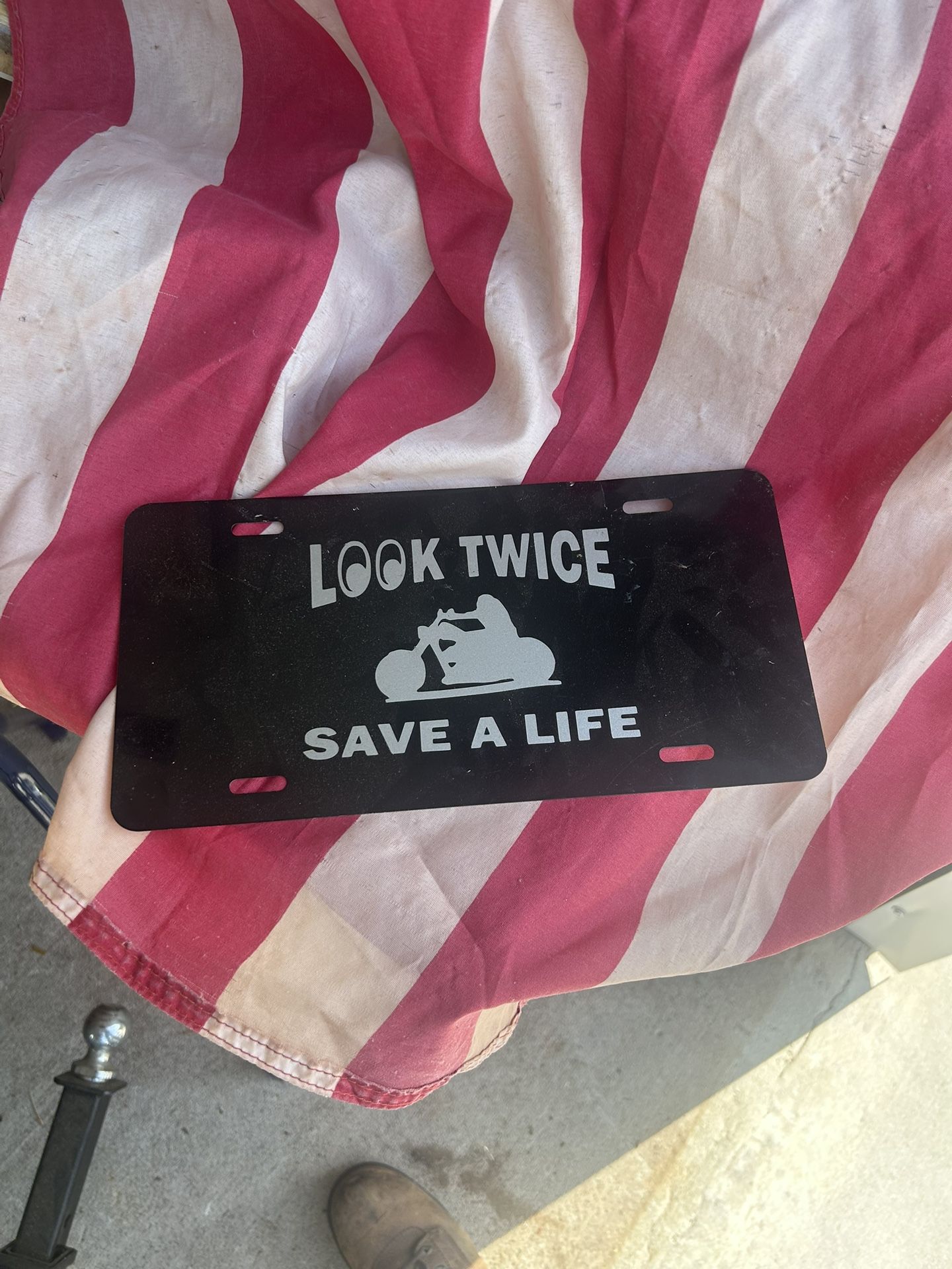 Look Twice Sign