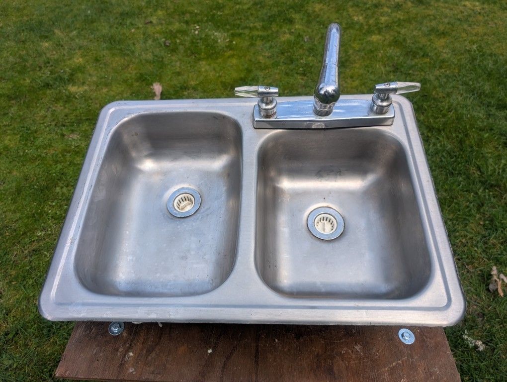 Stainless Steel Sink W/Faucet