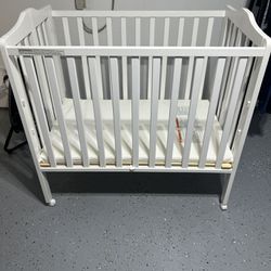 Small Portable Baby Bed 