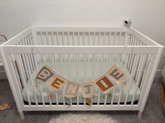Convertible crib 4 in 1. MATTRESS INCLUDED