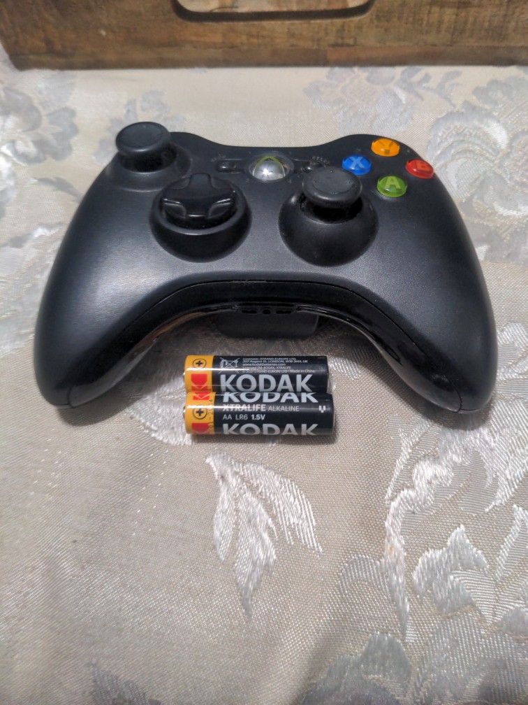 Xbox 360 Controller Used Good Working Condition.