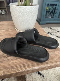 Women’s Size 7 Nike Sandals 