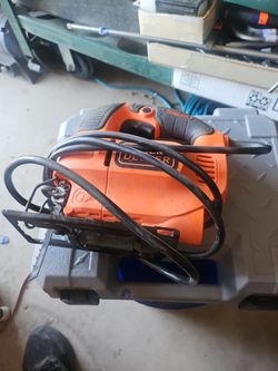 Saw Black Decker easy load with extra blades,  Excellent Condition, E MESA