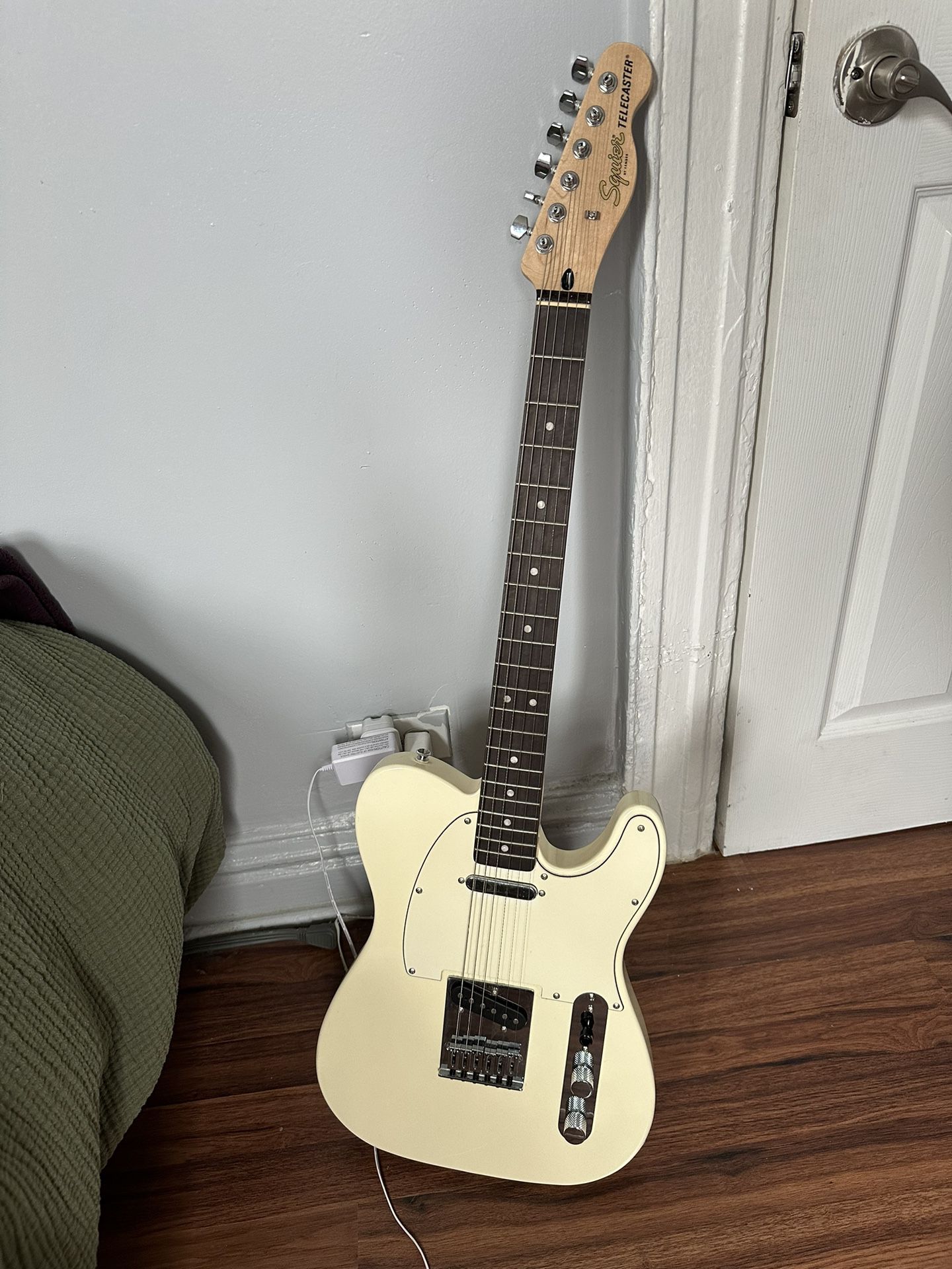 Squier Affinity Telecaster in Olympic White