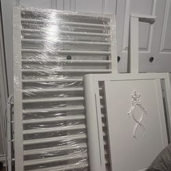 Vintage White Convertible 3-1 Crib 