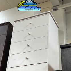 Four Drawer White Compressed Dresser Chest Cómoda Nueva